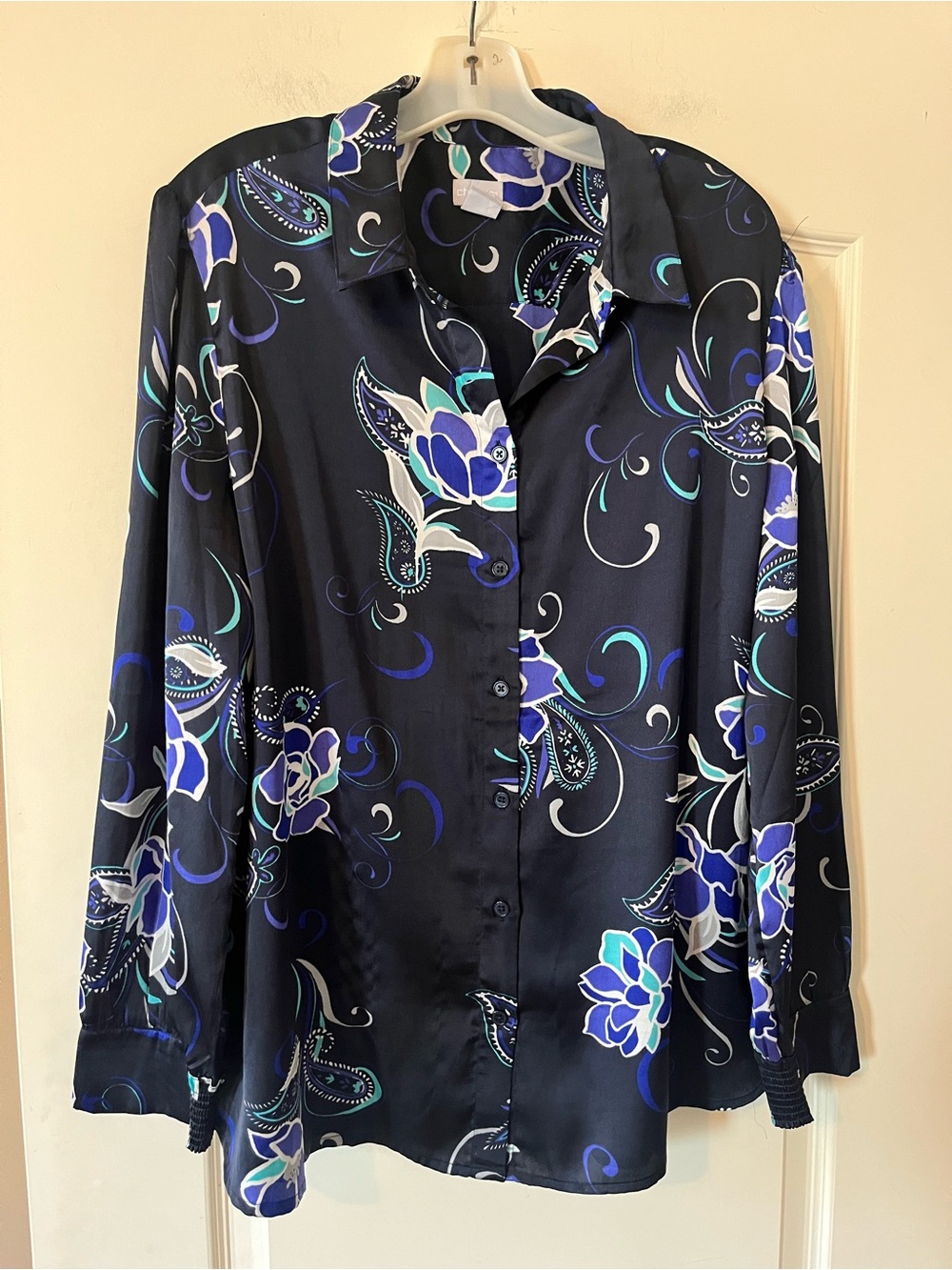Chico’s Polyester Silky Feel Long Sleeve Navy Pattern Button Down Size L/XL